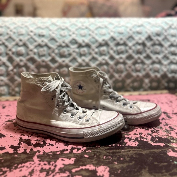 CONVERSE White Hi top chucks Sz 8.5 - Well Loved - Picture 1 of 8